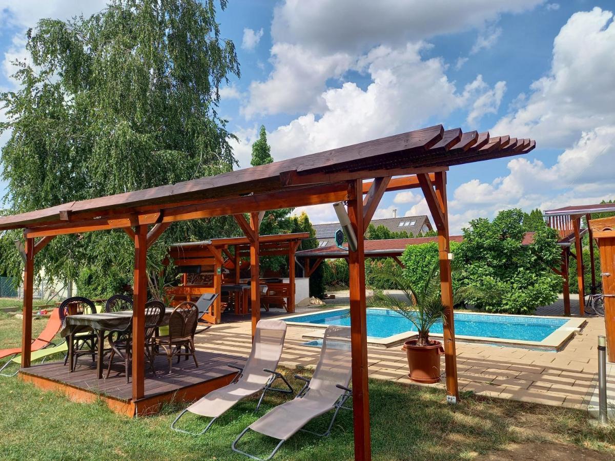 Medea Apartman Buk Exterior photo
